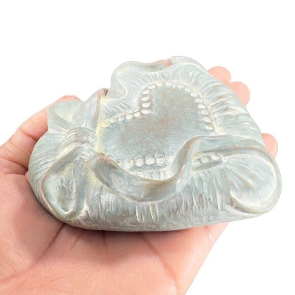 Isabel Bloom Heart Paperweight Figurine W Wooden Stand Heart With A Bow Vintage - Picture 9 of 14